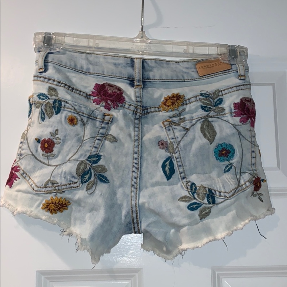 Flower patterned shorts - Picture 2 of 2
